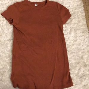 UNIQLO T SHIRT